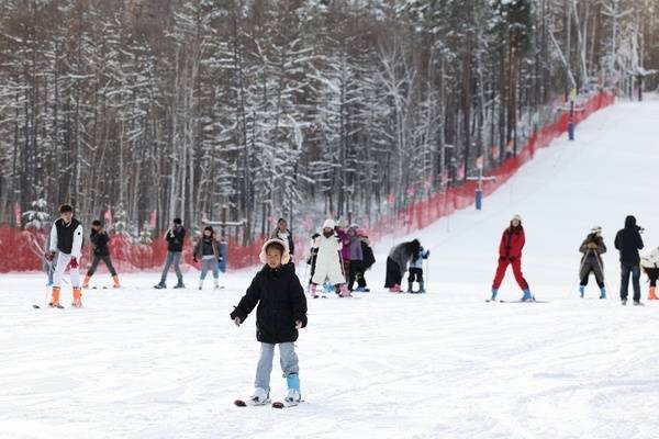 贝贝查 中国最北滑雪场首滑 拉开黑龙江冰雪旅游序幕
